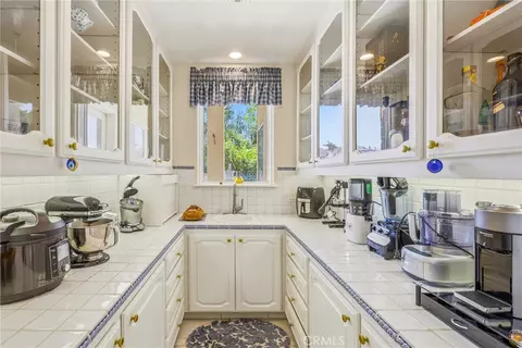 Kitchen - 30573 E Sunset S, Redlands, CA 92373 photo 6 of 6