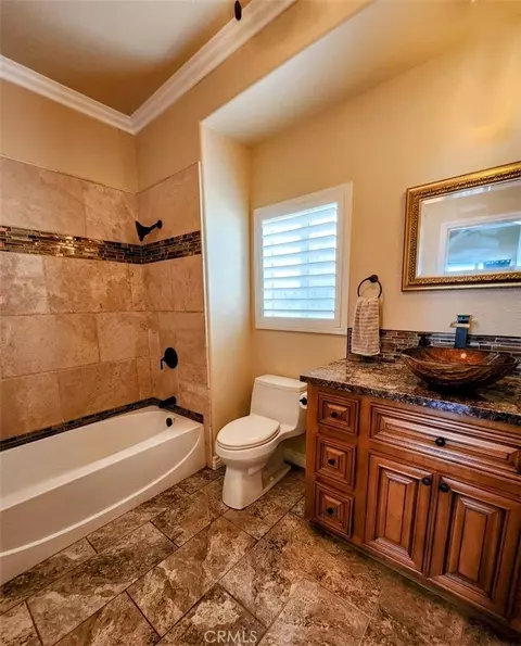 Bath - 79338 Cool Reflection, La Quinta, CA 92253 photo 2 of 8