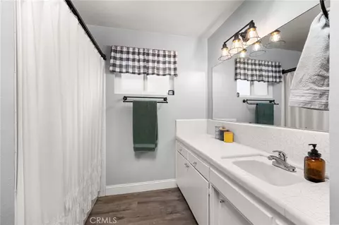 Bath - 527 Nottingham Dr, Redlands, CA 92373 photo 1 of 2
