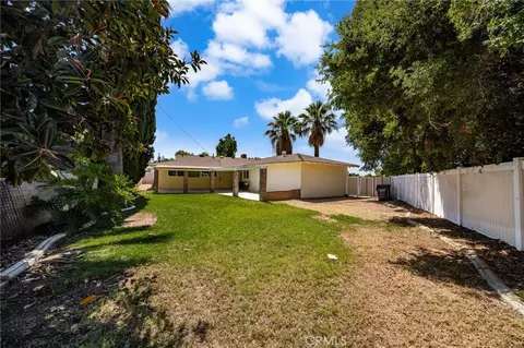 Exterior - 527 Nottingham Dr, Redlands, CA 92373 photo 3 of 4