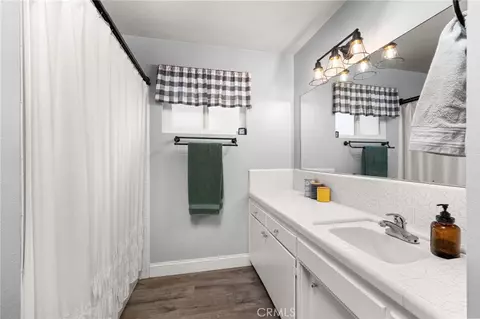 Bath - 527 Nottingham Dr, Redlands, CA 92373 photo 1 of 2