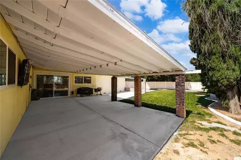 Exterior - 527 Nottingham Dr, Redlands, CA 92373 photo 2 of 4