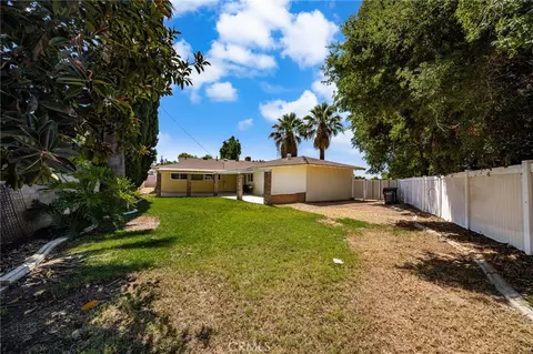 Exterior - 527 Nottingham Dr, Redlands, CA 92373 photo 3 of 4