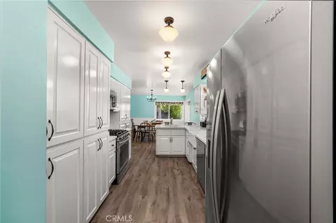 Entry Way - 527 Nottingham Dr, Redlands, CA 92373 photo 2 of 3