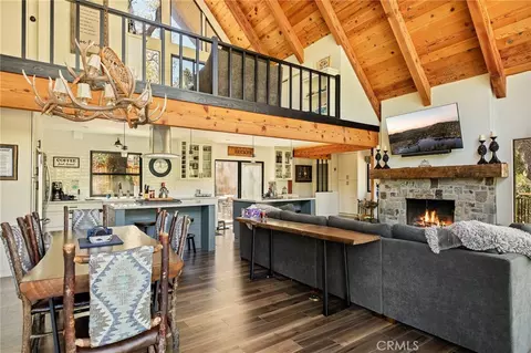 26489 Hillcrest Ln, Lake Arrowhead, CA 92352