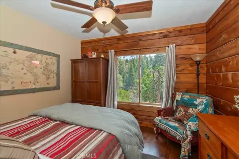 Bedroom - 116 E Lk, Arrowhead, CA 92352 photo 4 of 7