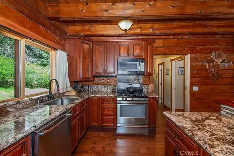 Kitchen - 116 E Lk, Arrowhead, CA 92352 photo 2 of 5