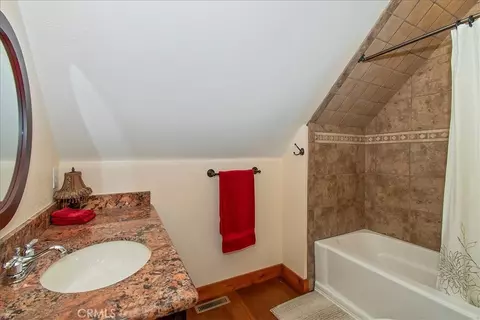 Bath - 116 E Lk, Arrowhead, CA 92352 photo 4 of 5