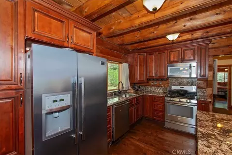 Kitchen - 116 E Lk, Arrowhead, CA 92352 photo 3 of 5