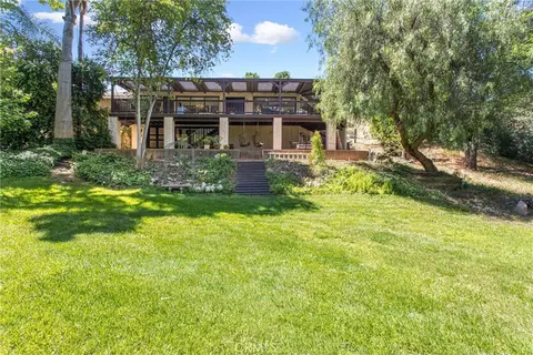 Exterior - 115 Sierra Vista Dr, Redlands, CA 92373 photo 2 of 17