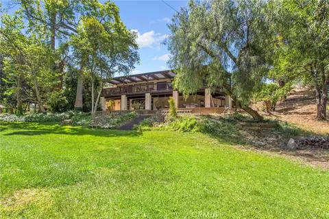 Exterior - 115 Sierra Vista Dr, Redlands, CA 92373 photo 3 of 17