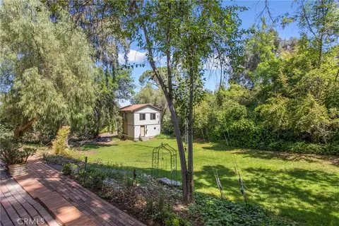 Exterior - 115 Sierra Vista Dr, Redlands, CA 92373 photo 12 of 17