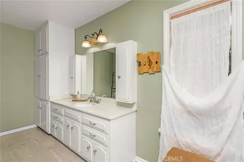 Bath - 115 Sierra Vista Dr, Redlands, CA 92373 photo 1 of 5