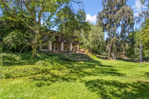 Exterior - 115 Sierra Vista Dr, Redlands, CA 92373 photo 4 of 17