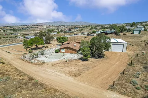 View/Area - 22411 Roundup, Apple Valley, CA 92308 photo 3 of 14