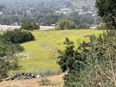 425 Arrowhead Rd, San Bernardino, CA 92404