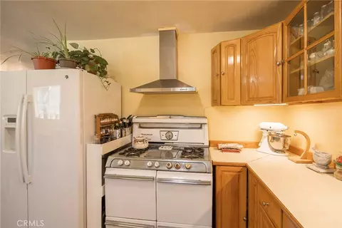 Kitchen - 364 Leonard, Sugarloaf, CA 92386 photo 4 of 4