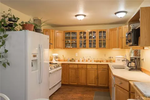 Kitchen - 364 Leonard, Sugarloaf, CA 92386 photo 1 of 4