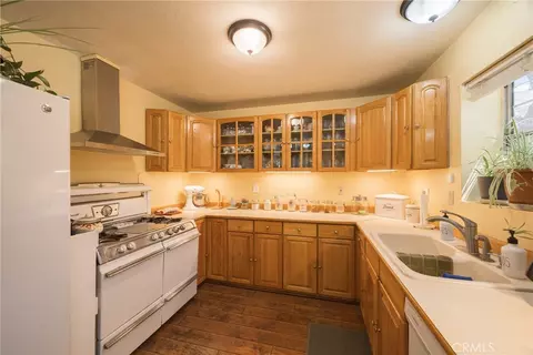 Kitchen - 364 Leonard, Sugarloaf, CA 92386 photo 2 of 4