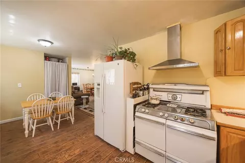 Kitchen - 364 Leonard, Sugarloaf, CA 92386 photo 3 of 4