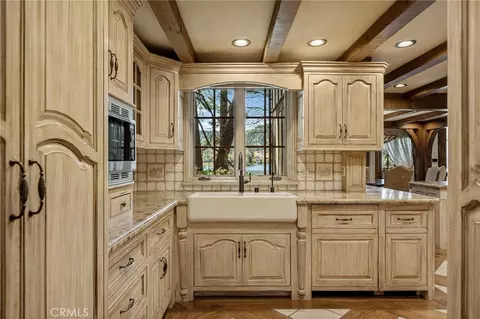Kitchen - 28089 Point Hamiltair, Lake Arrowhead, CA 92352 photo 3 of 3