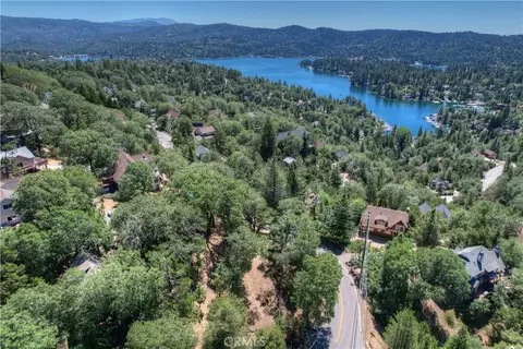 27588 Matterhorn Dr, Lake Arrowhead, CA 92352