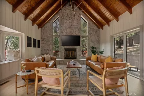 373 Summit Rd, Lake Arrowhead, CA 92352
