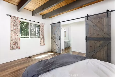 Bedroom - 27364 Pinewood, Lake Arrowhead, CA 92352 photo 2 of 6
