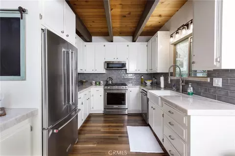 Kitchen - 27364 Pinewood, Lake Arrowhead, CA 92352 photo 1 of 1