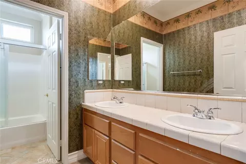 Bath - 1910 Mesa View Ln, Redlands, CA 92373 photo 5 of 5
