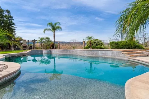Exterior - 1910 Mesa View Ln, Redlands, CA 92373 photo 4 of 10