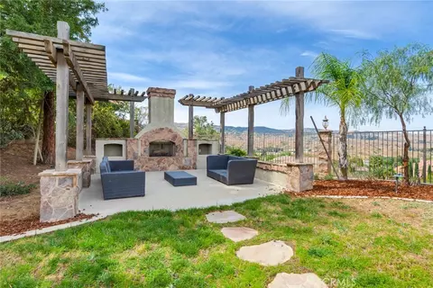 Exterior - 1910 Mesa View Ln, Redlands, CA 92373 photo 9 of 10