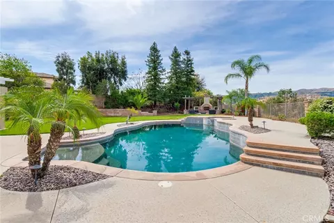 Exterior - 1910 Mesa View Ln, Redlands, CA 92373 photo 5 of 10