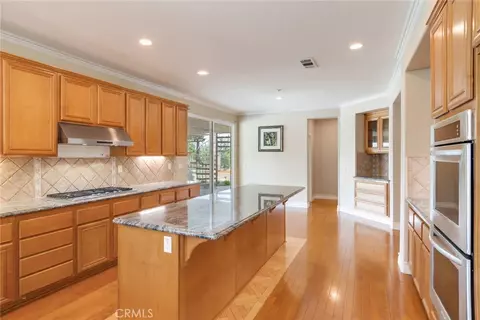 Kitchen - 1910 Mesa View Ln, Redlands, CA 92373 photo 2 of 4