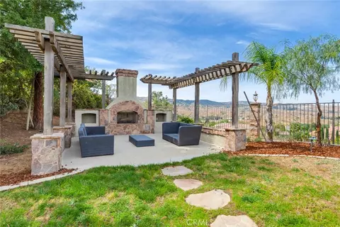 Exterior - 1910 Mesa View Ln, Redlands, CA 92373 photo 7 of 8