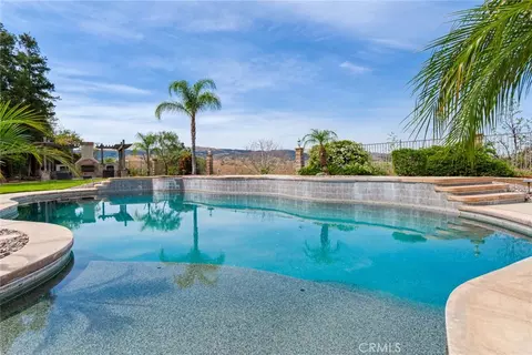 Exterior - 1910 Mesa View Ln, Redlands, CA 92373 photo 3 of 8