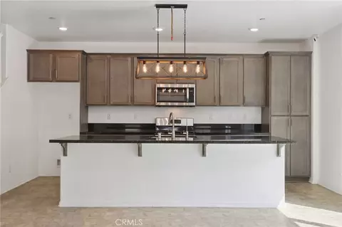 833 S Sumac Ln, Rialto, CA 92376