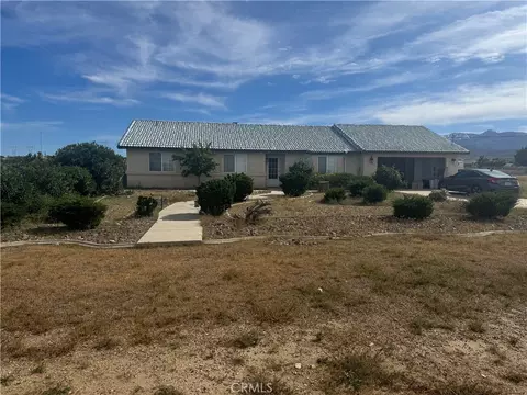 6271 Smoke Tree, Phelan, CA 92371