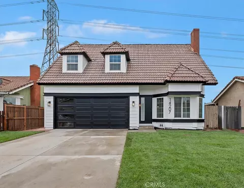 14207 Woodland Dr, Fontana, CA 92337