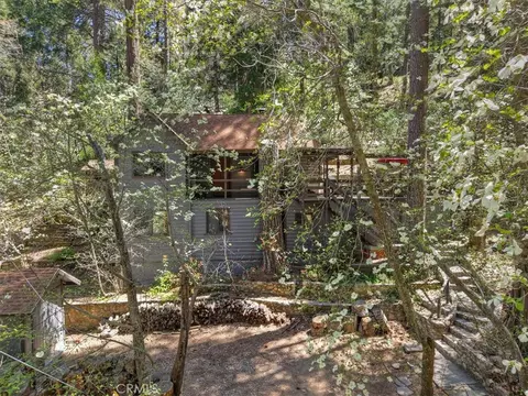 Exterior - 851 Cottage Grv, Lake Arrowhead, CA 92352 photo 15 of 19