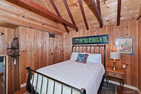 Bedroom - 851 Cottage Grv, Lake Arrowhead, CA 92352 photo 2 of 7