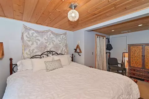 Bedroom - 851 Cottage Grv, Lake Arrowhead, CA 92352 photo 5 of 7