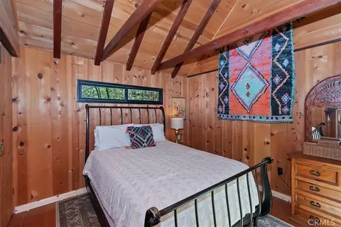Bedroom - 851 Cottage Grv, Lake Arrowhead, CA 92352 photo 4 of 7