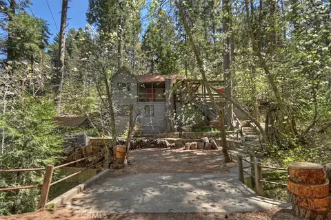 851 Cottage Grv, Lake Arrowhead, CA 92352