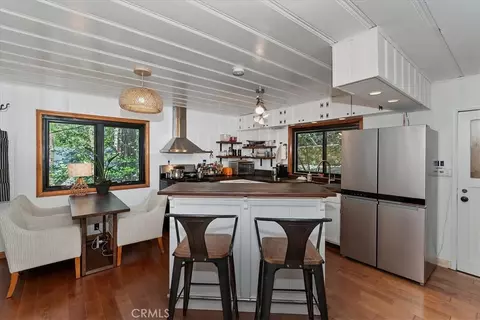 Kitchen - 851 Cottage Grv, Lake Arrowhead, CA 92352 photo 2 of 3