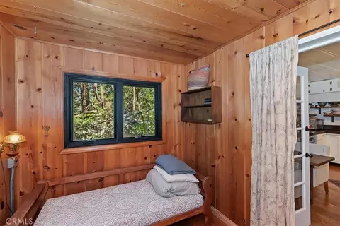 Bedroom - 851 Cottage Grv, Lake Arrowhead, CA 92352 photo 1 of 7
