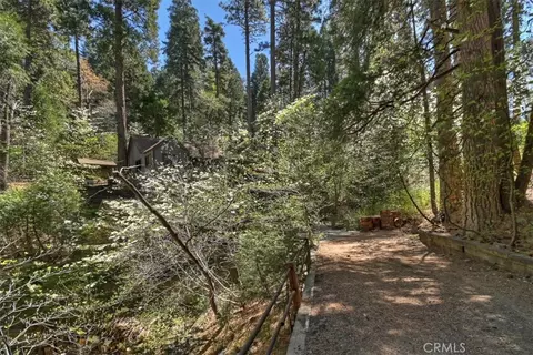 Exterior - 851 Cottage Grv, Lake Arrowhead, CA 92352 photo 9 of 19