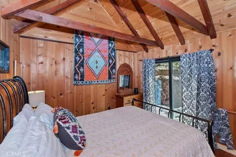 Bedroom - 851 Cottage Grv, Lake Arrowhead, CA 92352 photo 3 of 7
