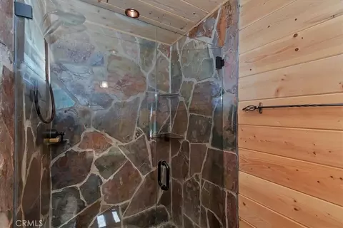 Bath - 851 Cottage Grv, Lake Arrowhead, CA 92352 photo 2 of 3