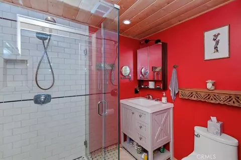 Bath - 851 Cottage Grv, Lake Arrowhead, CA 92352 photo 3 of 3
